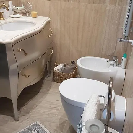 Charming In With Private Balcony - 130 Sq M Appartement *